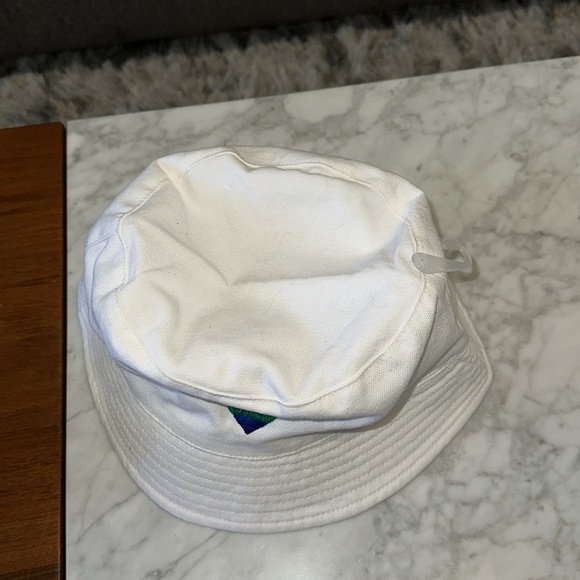 NWT Claire’s Rainbow Bucket Hat - Picture 2 of 4